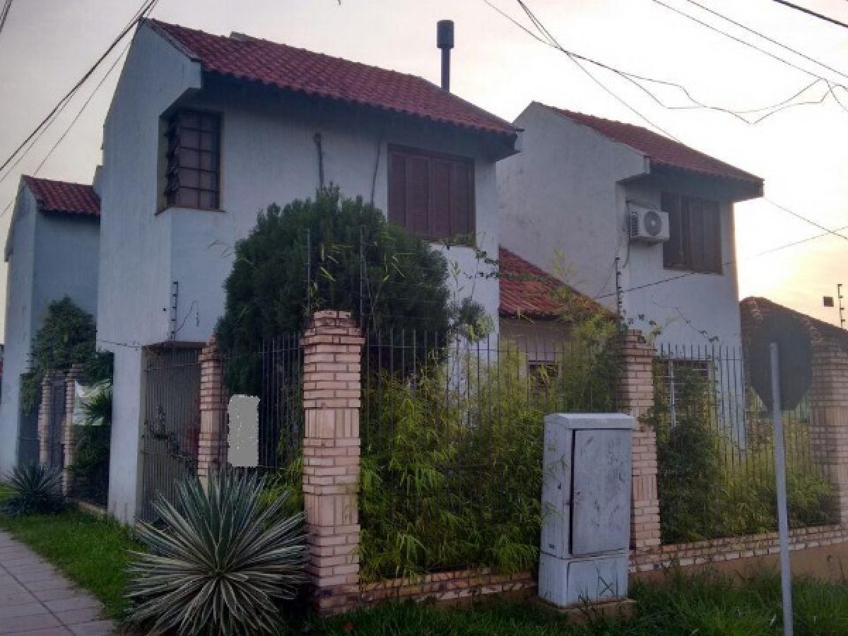 Casa à venda com 255m², 4 quartos, 1 suíte, 2 vagas no bairro Tristeza em Porto Alegre - Foto 1