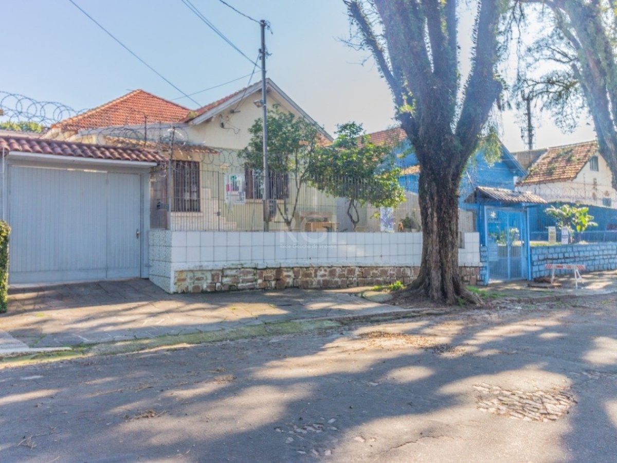 Casa à venda com 135m², 3 quartos, 1 suíte, 1 vaga no bairro Santa Tereza em Porto Alegre - Foto 1