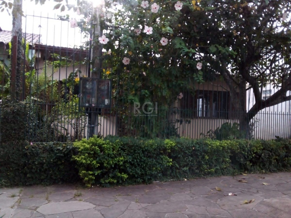 Casa à venda com 300m², 4 quartos, 2 vagas no bairro Jardim Itu em Porto Alegre - Foto 1