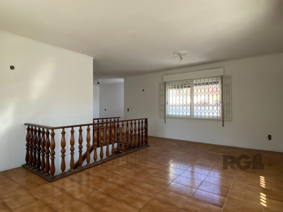 Casa à venda com 360m², 5 quartos, 1 suíte, 4 vagas no bairro Vila Ipiranga em Porto Alegre - Foto 1