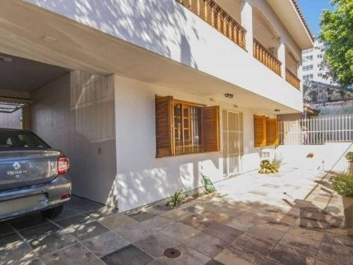 Casa à venda com 412m², 4 quartos, 2 suítes, 3 vagas no bairro Medianeira em Porto Alegre - Foto 1