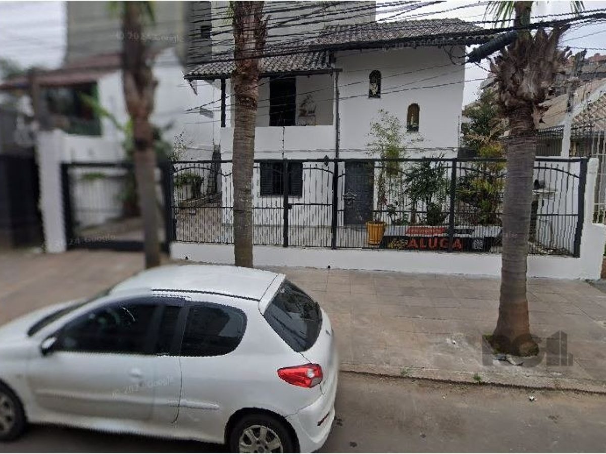 Casa à venda com 310m², 4 quartos, 1 suíte, 4 vagas no bairro Menino Deus em Porto Alegre - Foto 1