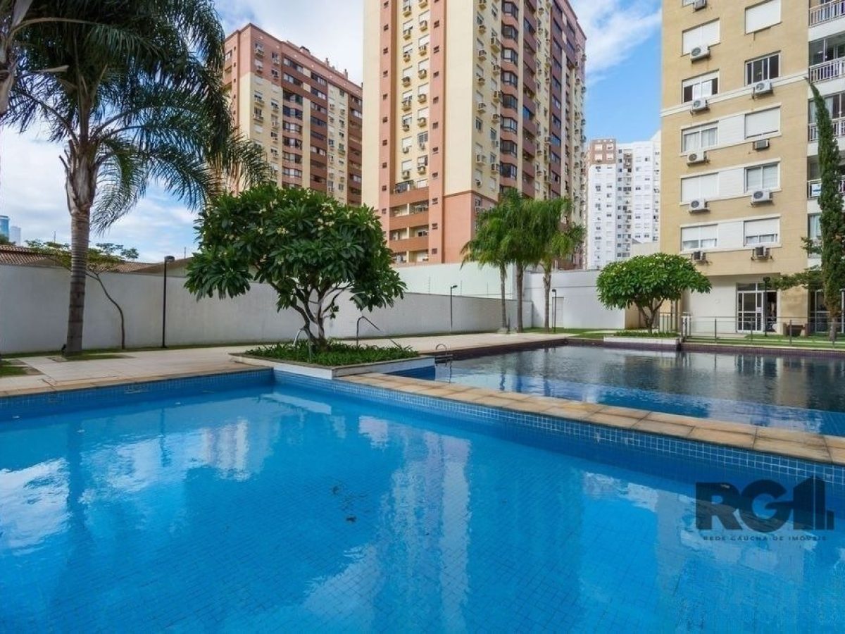 Apartamento à venda com 62m², 2 quartos, 1 suíte, 1 vaga no bairro Vila Ipiranga em Porto Alegre - Foto 1