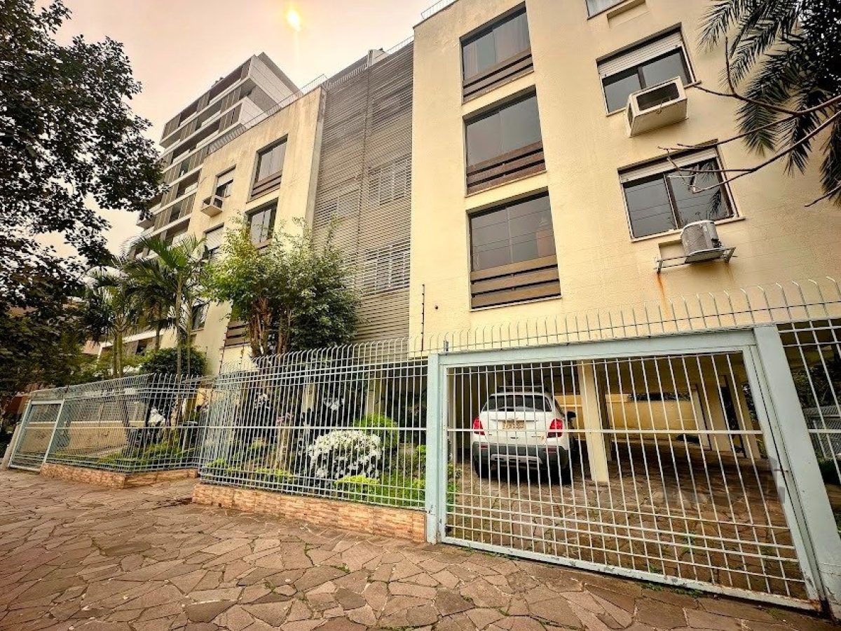 Apartamento à venda com 131m², 3 quartos, 1 suíte, 1 vaga no bairro Petrópolis em Porto Alegre - Foto 1