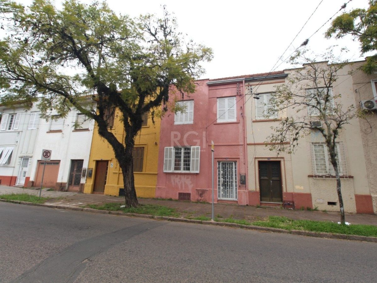 Casa à venda com 146m², 3 quartos no bairro Medianeira em Porto Alegre - Foto 1