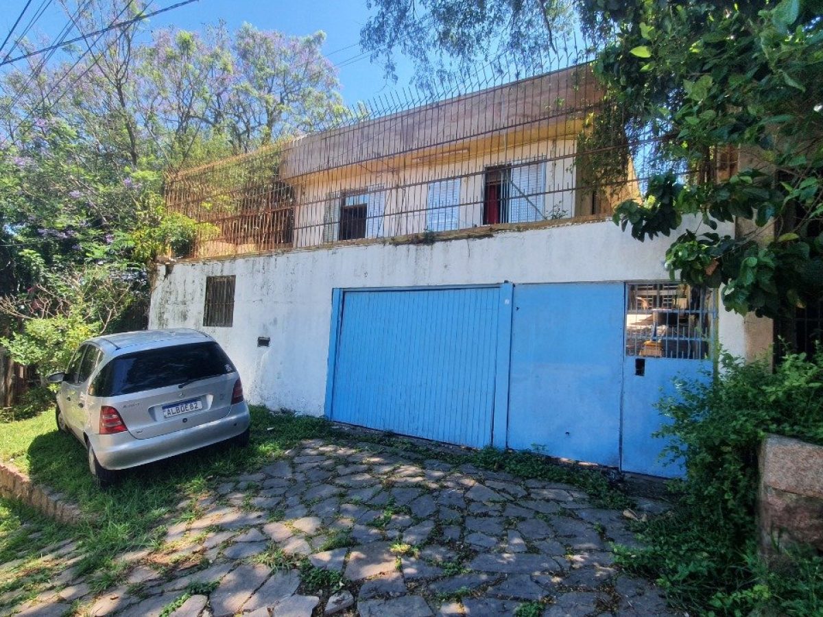 Casa à venda com 200m², 5 quartos, 1 suíte, 4 vagas no bairro Santa Tereza em Porto Alegre - Foto 1