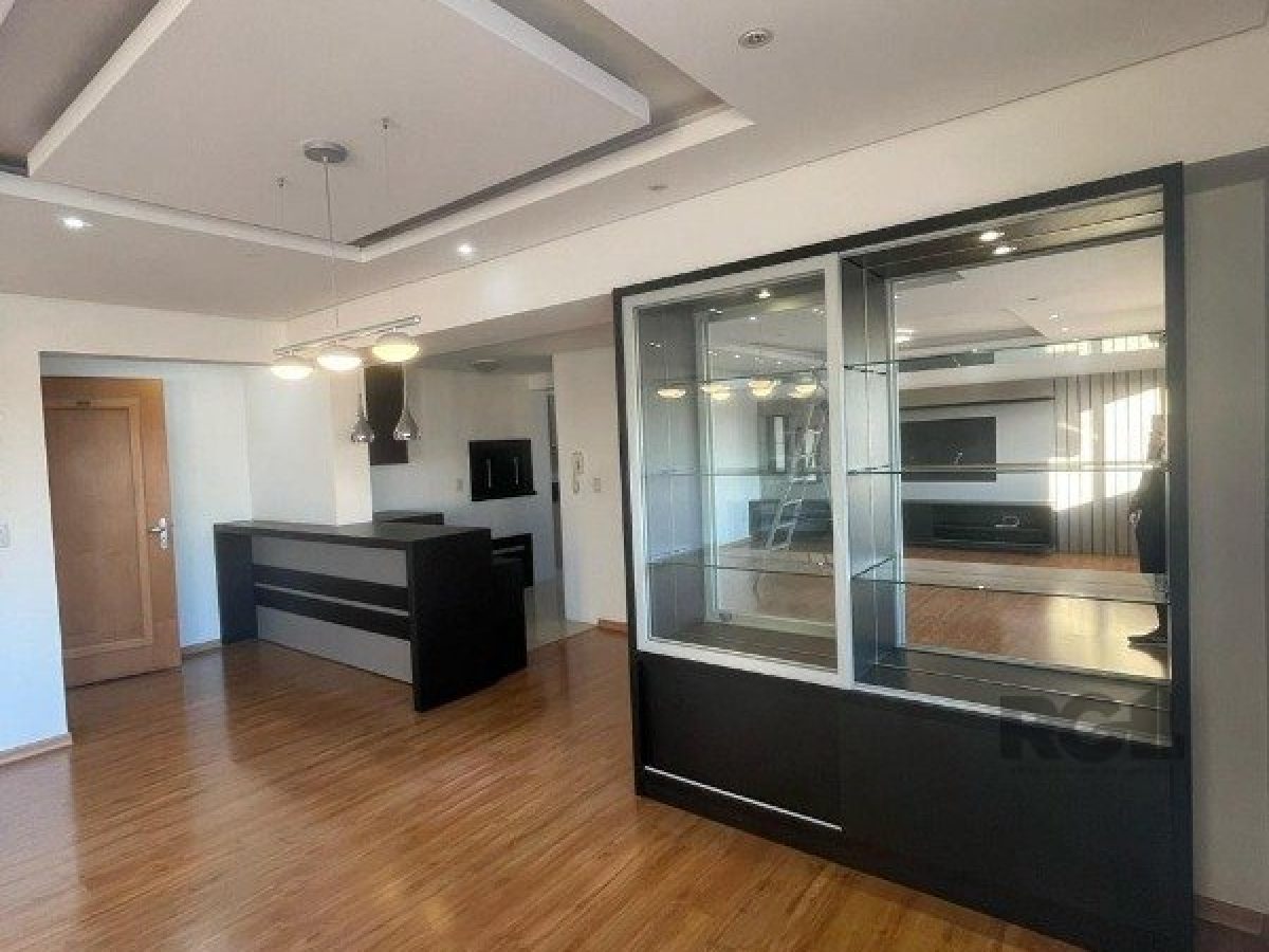 Apartamento à venda com 120m², 3 quartos, 1 suíte, 2 vagas no bairro Passo d'Areia em Porto Alegre - Foto 1