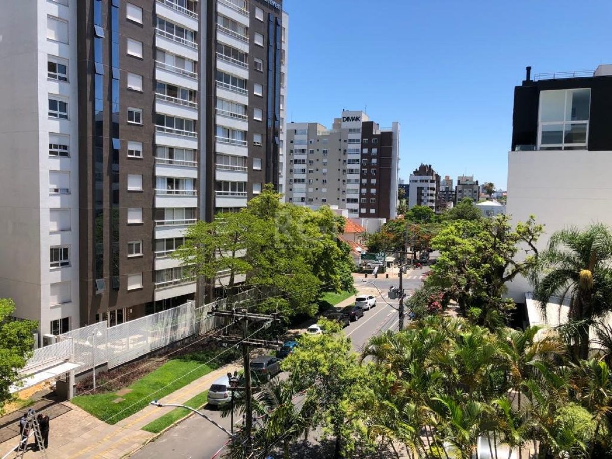 Cobertura à venda com 218m², 2 quartos, 1 suíte, 2 vagas no bairro Menino Deus em Porto Alegre - Foto 1