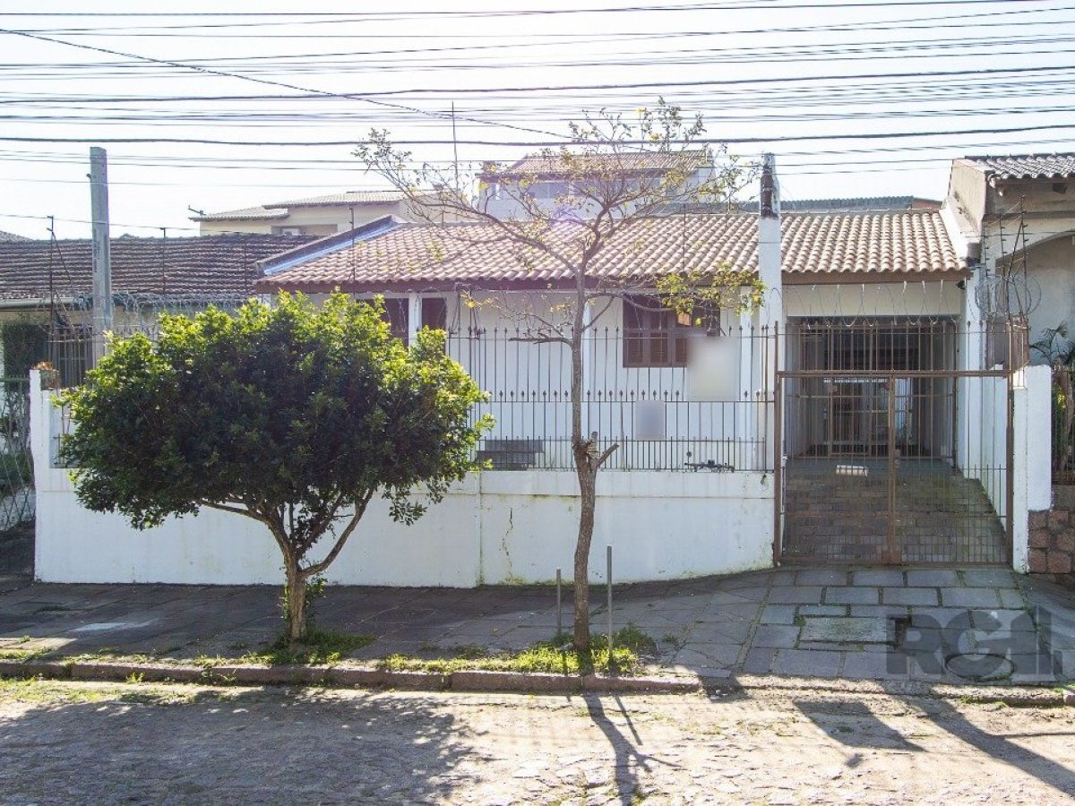 Casa à venda com 100m², 3 quartos, 1 suíte, 4 vagas no bairro Tristeza em Porto Alegre - Foto 1