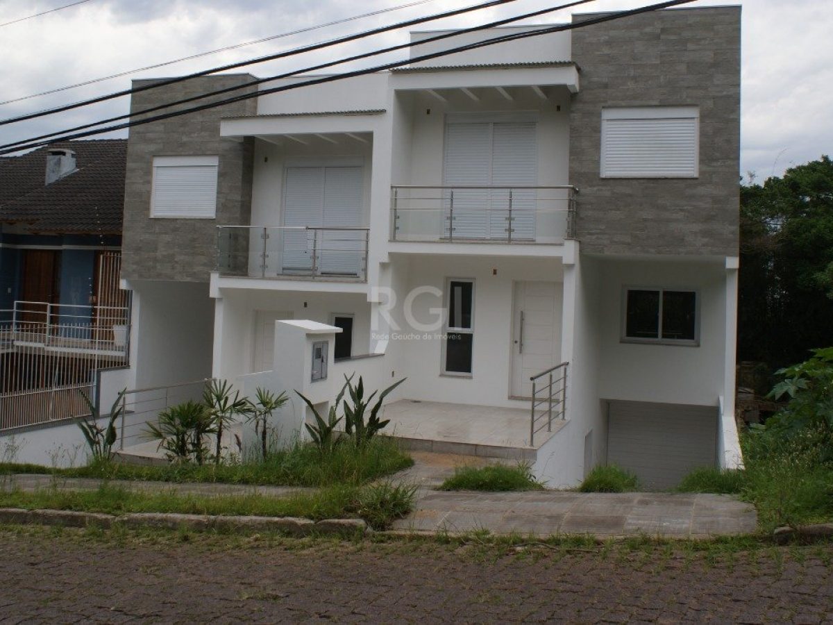 Casa à venda com 268m², 3 quartos, 1 suíte, 4 vagas no bairro Ipanema em Porto Alegre - Foto 1