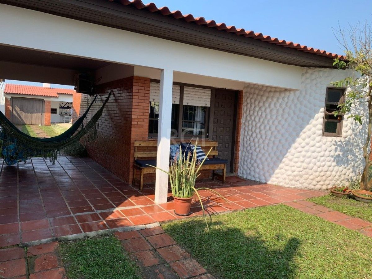 Casa à venda com 80m², 2 quartos, 2 vagas no bairro Jardim Beira Mar em Capão da Canoa - Foto 1