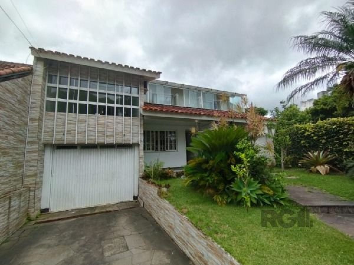 Casa à venda com 325m², 6 quartos, 2 suítes, 3 vagas no bairro Ipanema em Porto Alegre - Foto 1