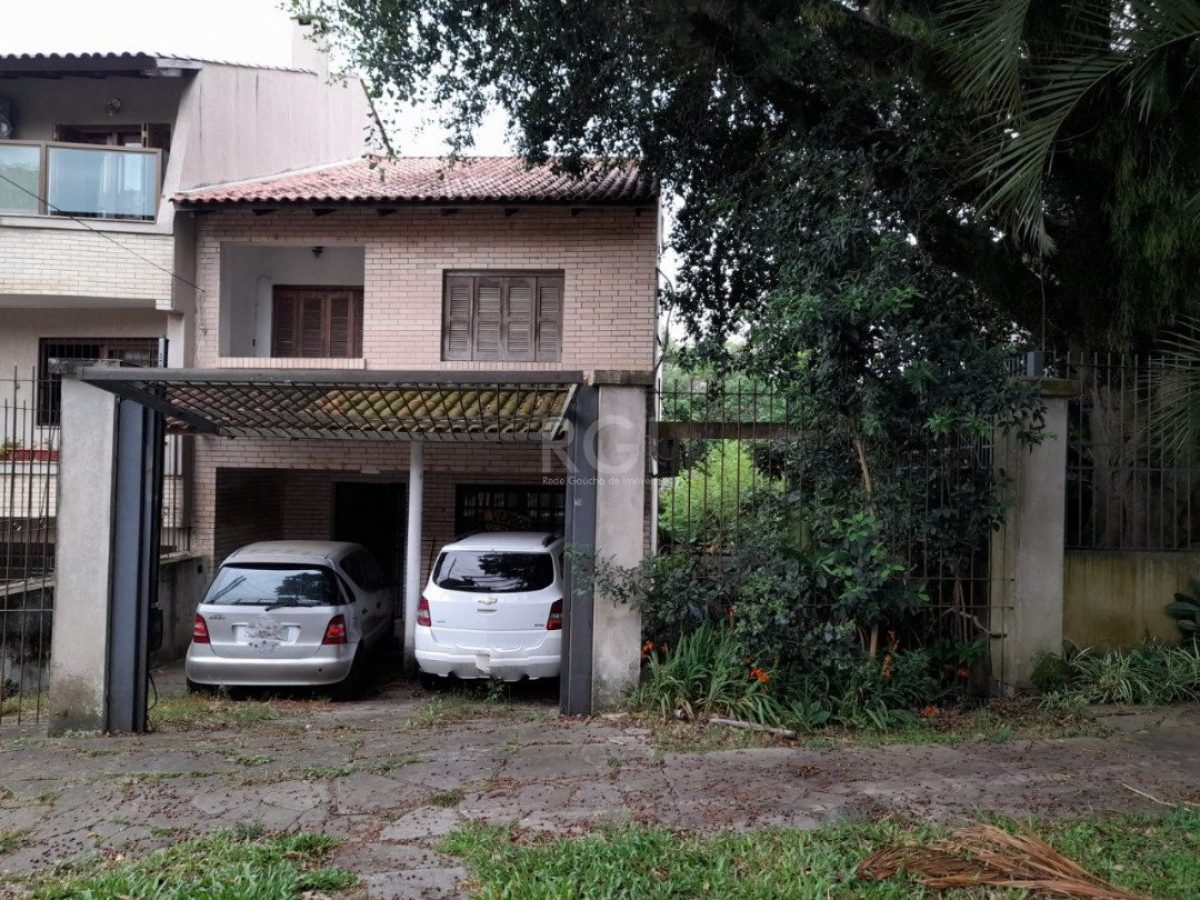 Casa à venda com 224m², 3 quartos, 1 suíte, 3 vagas no bairro Ipanema em Porto Alegre - Foto 1