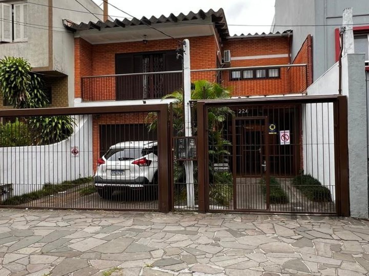 Casa à venda com 267m², 5 quartos, 2 suítes, 4 vagas no bairro Santana em Porto Alegre - Foto 1