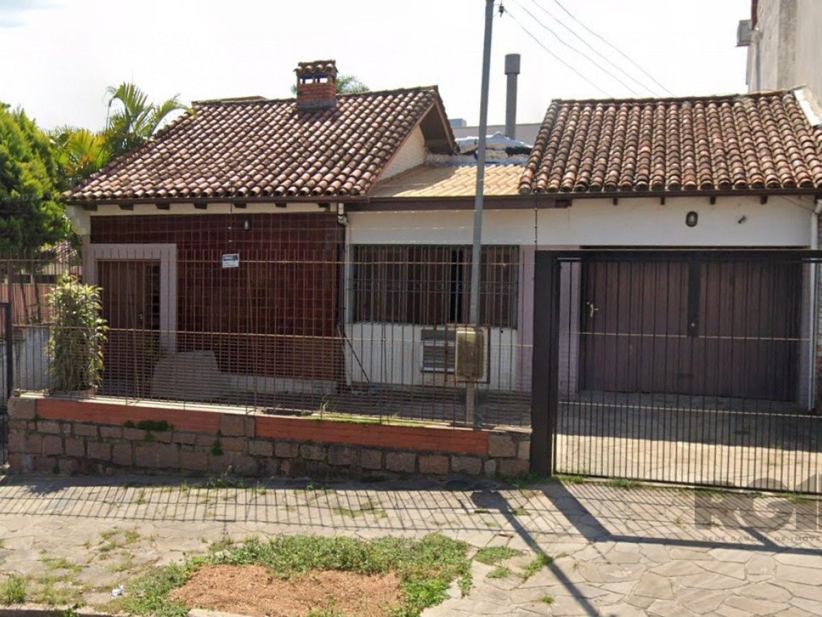 Casa à venda com 156m², 3 quartos, 1 suíte, 2 vagas no bairro Partenon em Porto Alegre - Foto 1