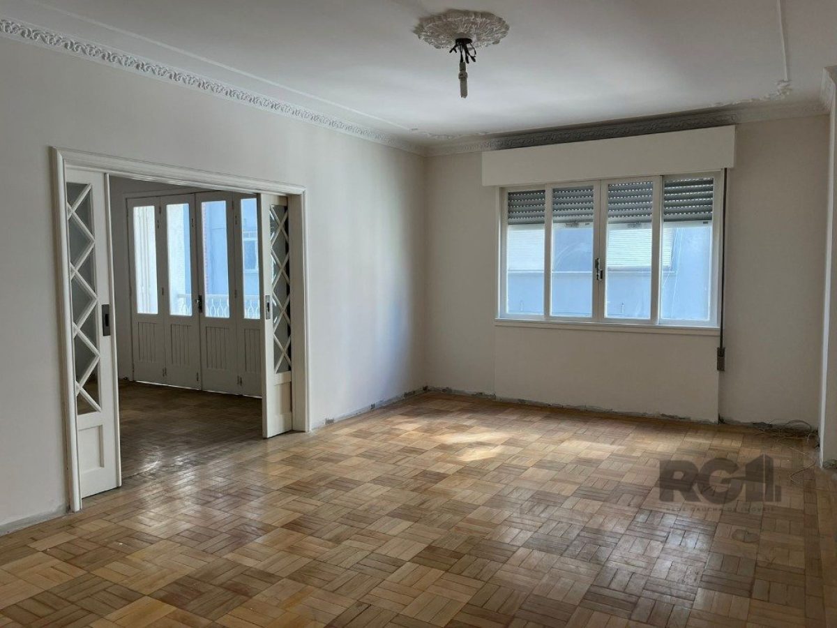 Apartamento à venda com 175m², 3 quartos, 1 suíte, 1 vaga no bairro Independência em Porto Alegre - Foto 1