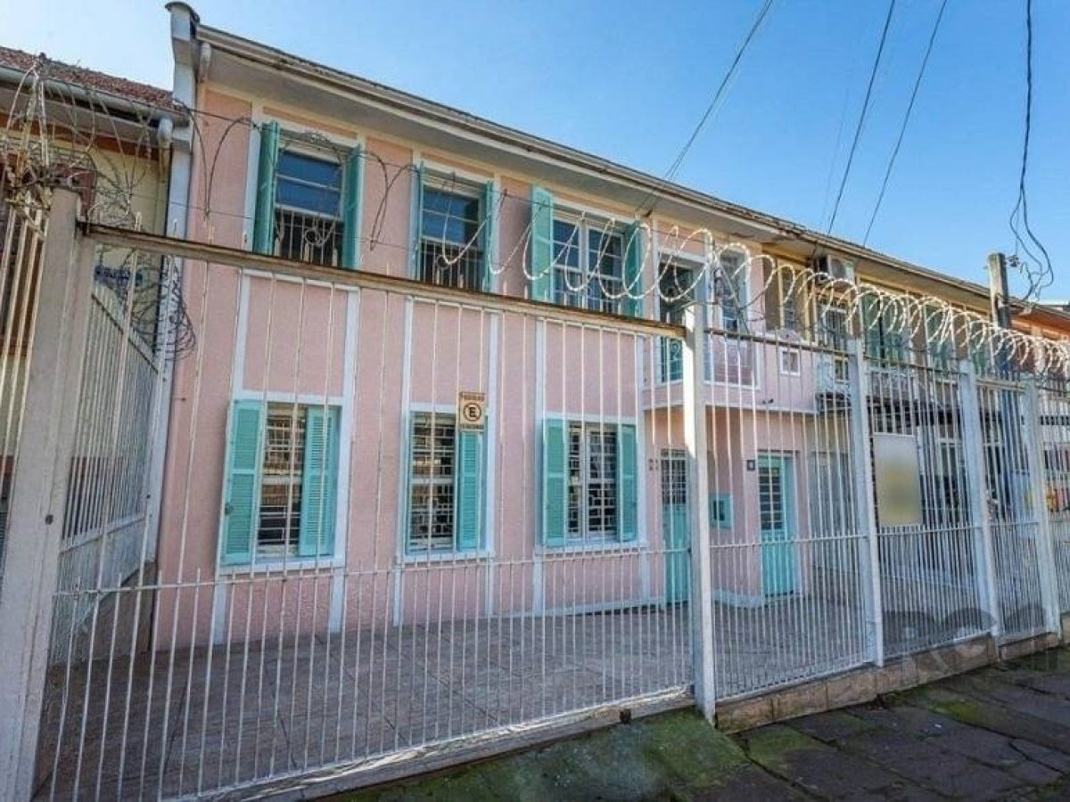 Casa à venda com 165m², 4 quartos, 2 vagas no bairro Medianeira em Porto Alegre - Foto 1