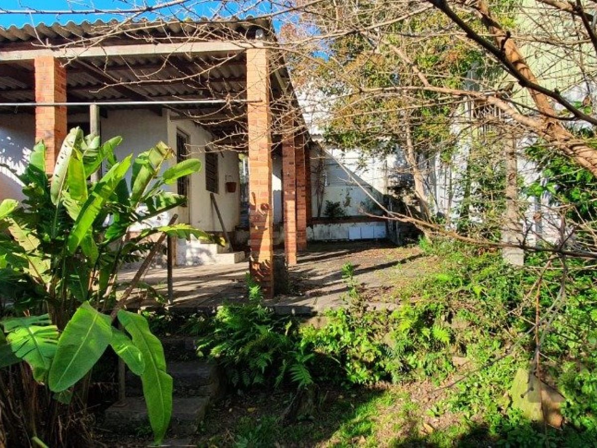 Casa à venda com 174m², 4 quartos, 3 vagas no bairro Santo Antônio em Porto Alegre - Foto 1