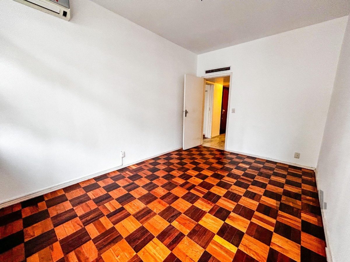 Apartamento à venda com 202m², 3 quartos, 1 suíte, 1 vaga no bairro Centro em Porto Alegre - Foto 1