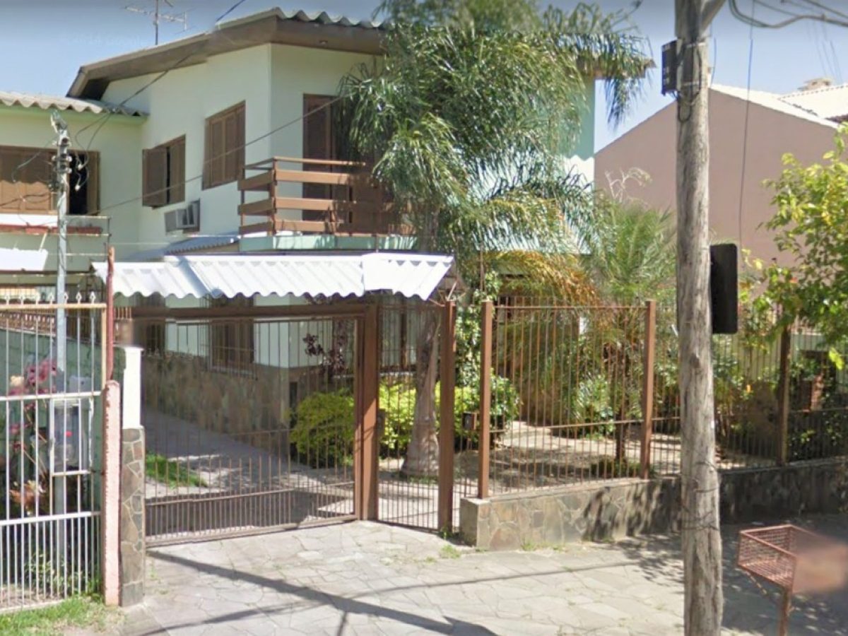 Casa à venda com 95m², 4 quartos, 2 suítes, 4 vagas no bairro Ipanema em Porto Alegre - Foto 1