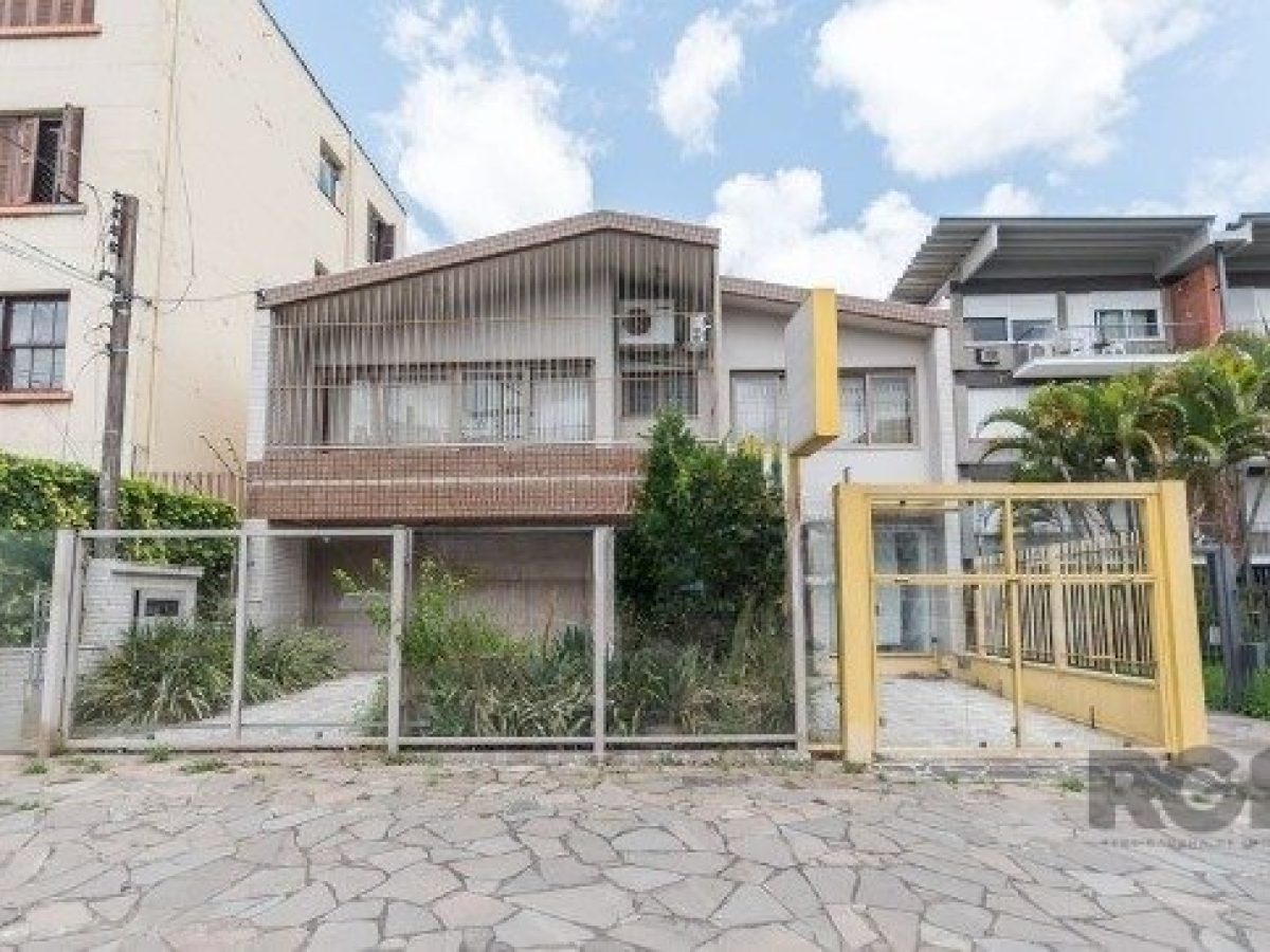 Casa à venda com 429m², 4 quartos, 4 suítes, 3 vagas no bairro Petrópolis em Porto Alegre - Foto 1