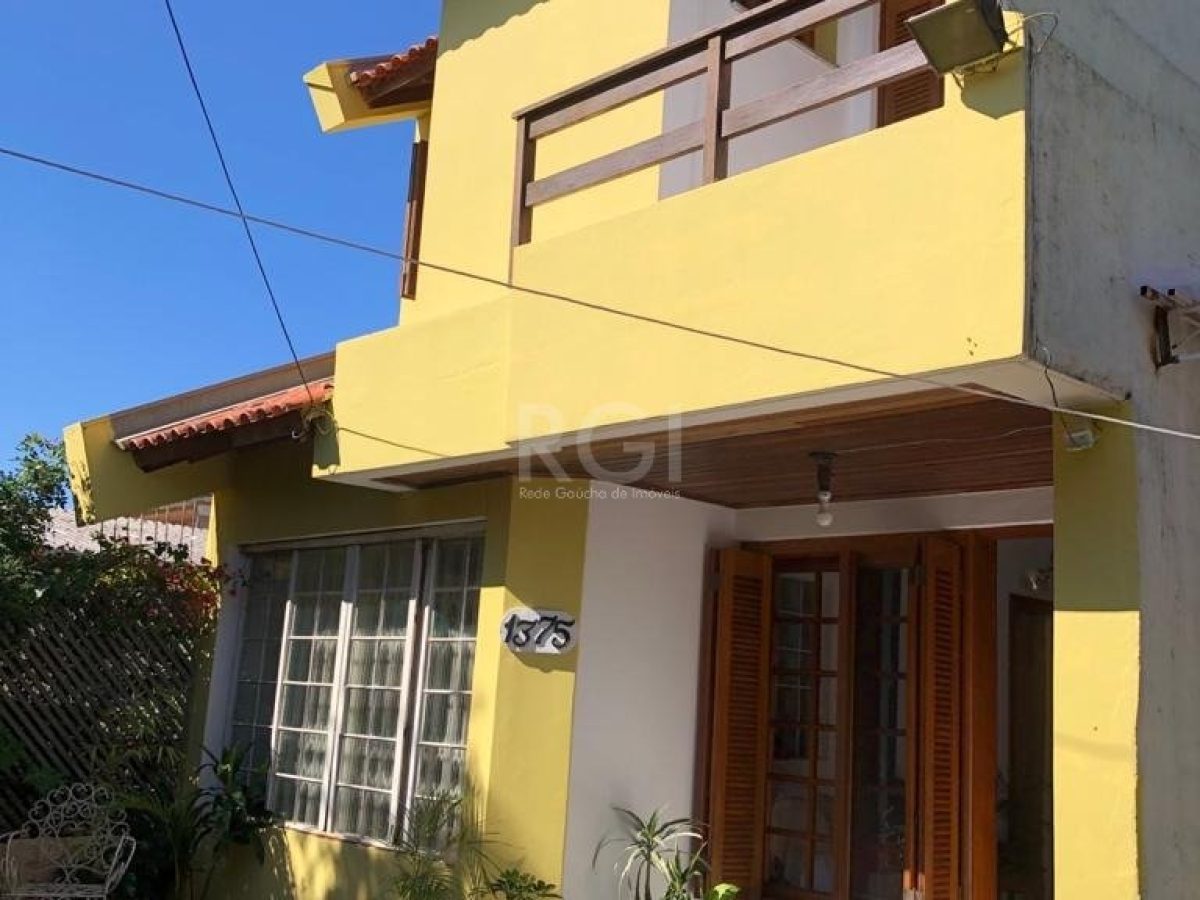 Casa à venda com 178m², 3 quartos, 2 suítes, 2 vagas no bairro Tristeza em Porto Alegre - Foto 1