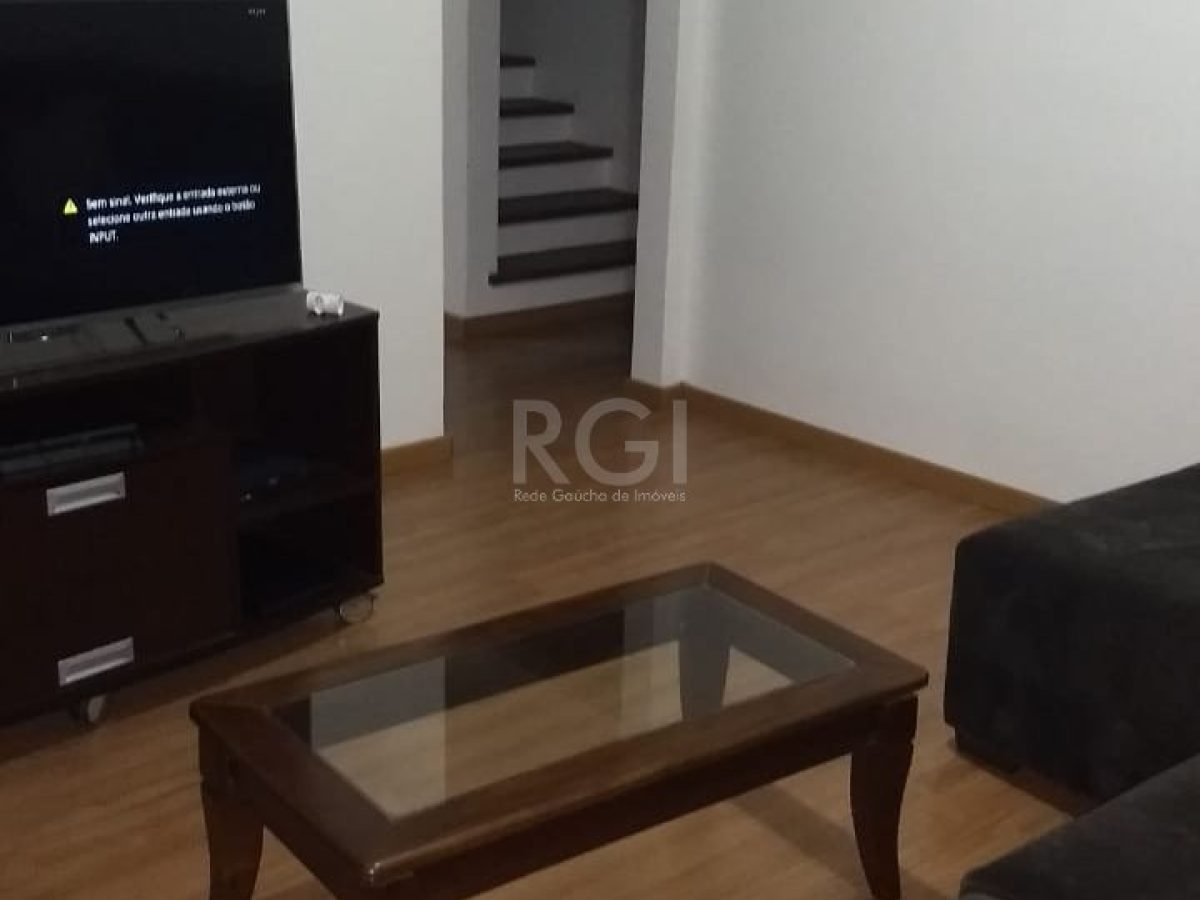 Casa à venda com 177m², 4 quartos, 1 suíte, 2 vagas no bairro Partenon em Porto Alegre - Foto 1