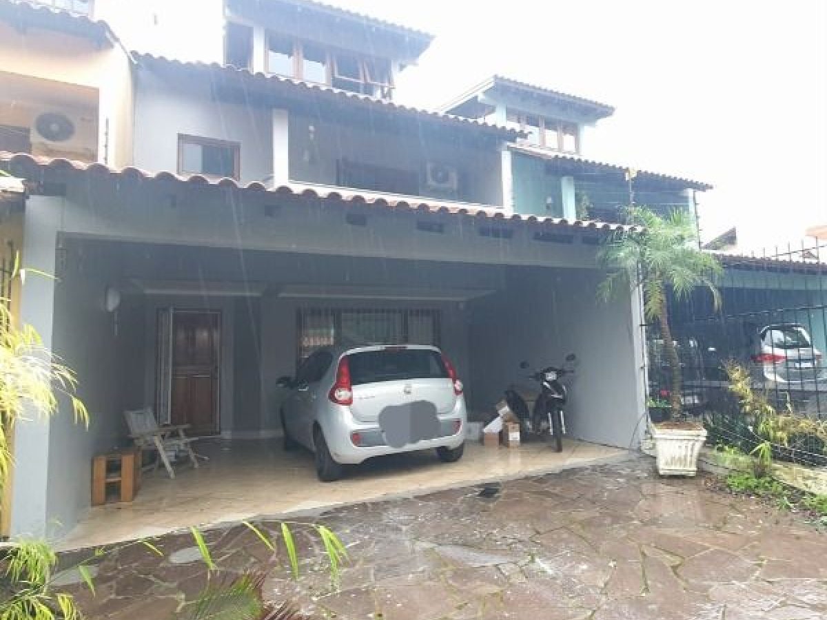 Casa à venda com 251m², 3 quartos, 1 suíte, 2 vagas no bairro Ipanema em Porto Alegre - Foto 1