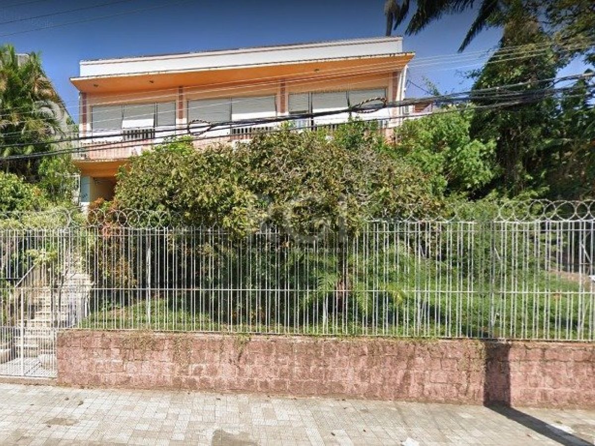 Casa à venda com 243m², 3 quartos, 5 vagas no bairro Medianeira em Porto Alegre - Foto 1