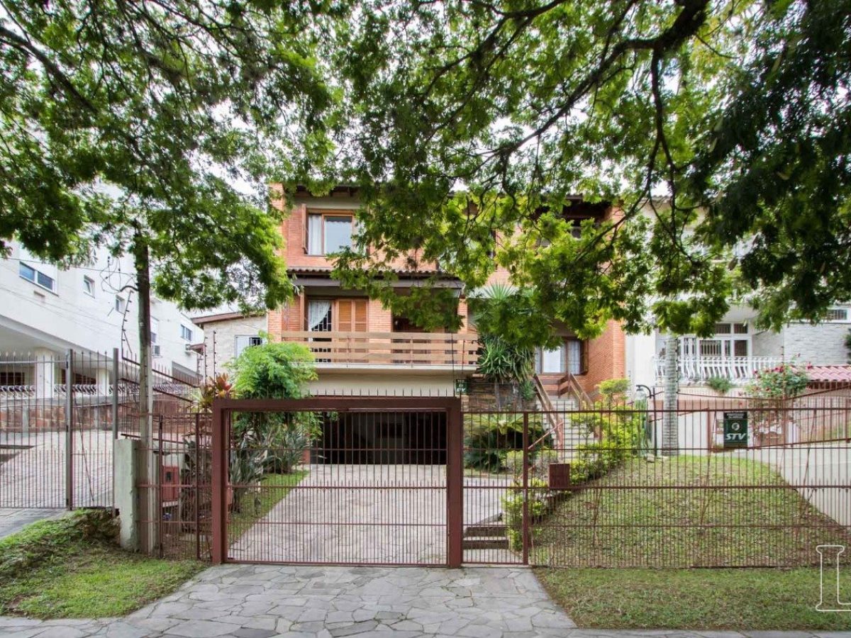 Casa à venda com 416m², 4 quartos, 1 suíte, 5 vagas no bairro Tristeza em Porto Alegre - Foto 1