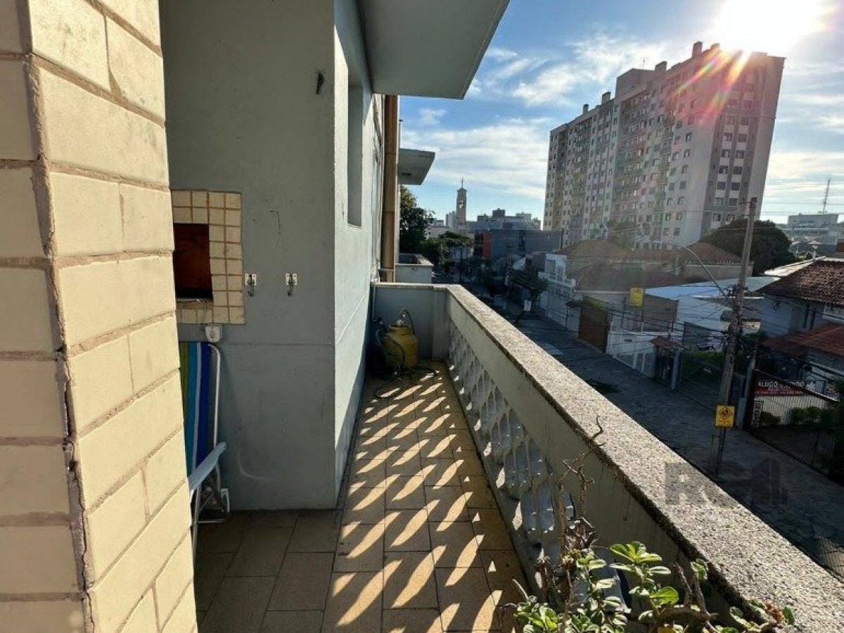 Apartamento à venda com 79m², 2 quartos, 1 vaga no bairro Azenha em Porto Alegre - Foto 1