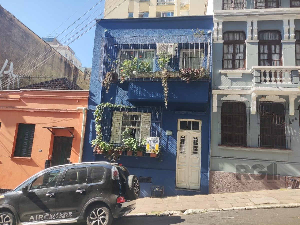 Casa à venda com 140m², 3 quartos, 1 suíte no bairro Centro Histórico em Porto Alegre - Foto 1