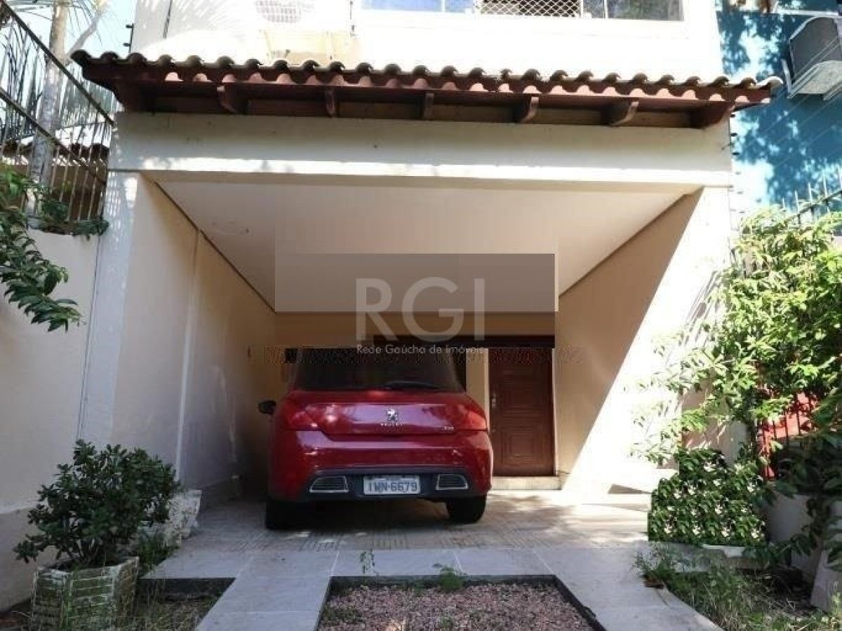 Casa à venda com 214m², 3 quartos, 3 suítes, 2 vagas no bairro Ipanema em Porto Alegre - Foto 1