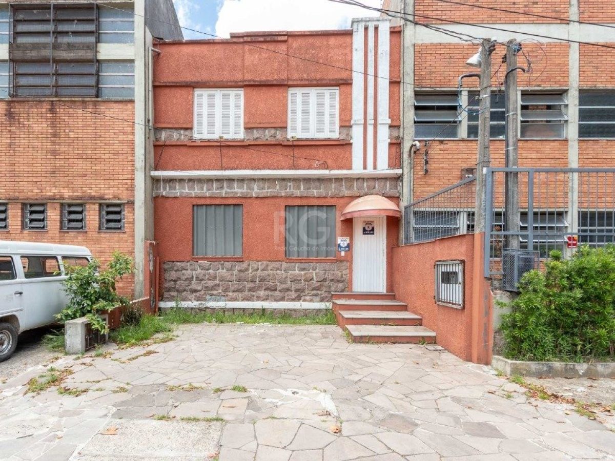 Casa à venda com 232m², 3 quartos, 2 vagas no bairro Navegantes em Porto Alegre - Foto 1