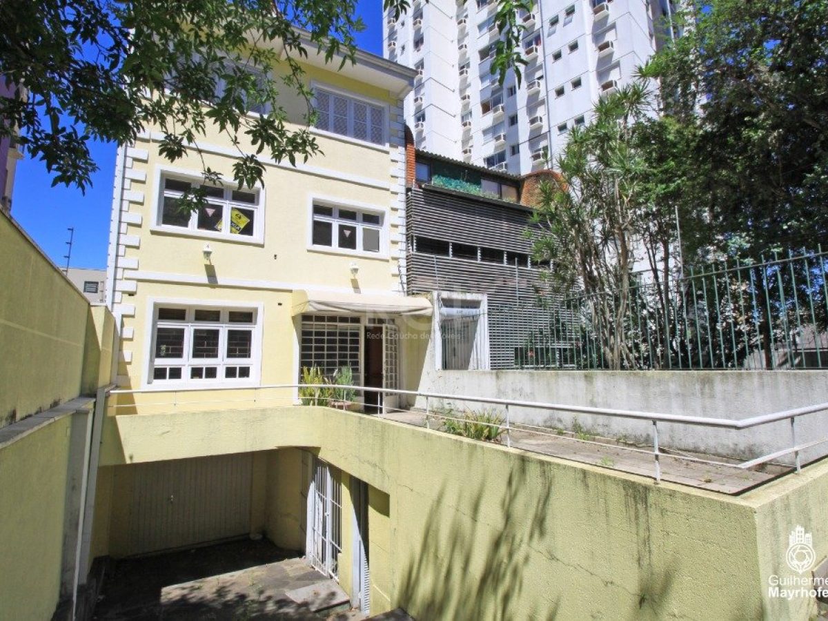 Casa à venda com 258m², 3 quartos, 1 suíte, 3 vagas no bairro Rio Branco em Porto Alegre - Foto 1