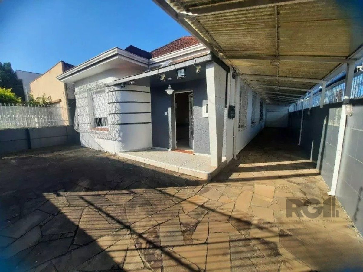 Casa à venda com 125m², 3 quartos, 1 suíte, 3 vagas no bairro Glória em Porto Alegre - Foto 1