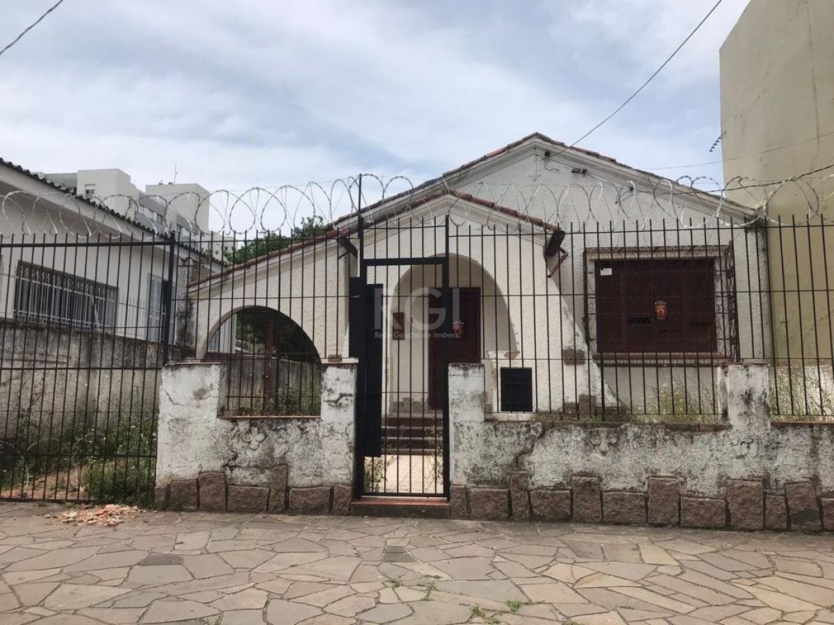 Casa à venda com 264m², 3 quartos, 3 vagas no bairro Medianeira em Porto Alegre - Foto 1