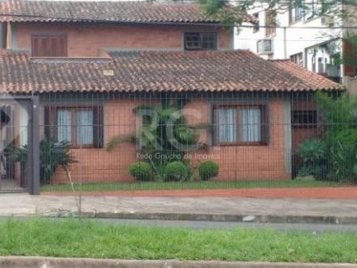 Casa à venda com 220m², 3 quartos, 1 suíte, 2 vagas no bairro Jardim Itu em Porto Alegre - Foto 1