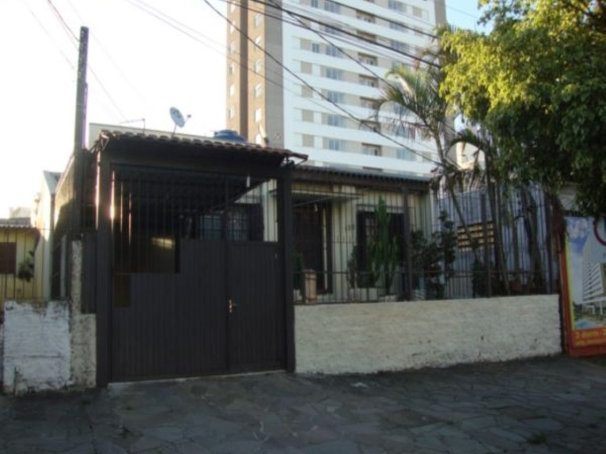 Casa à venda com 220m², 3 quartos, 2 vagas no bairro Glória em Porto Alegre - Foto 1