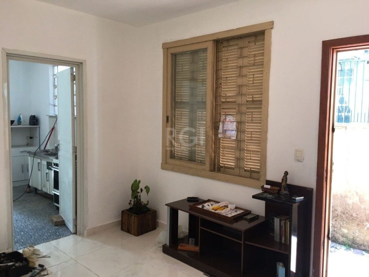 Casa à venda com 70m², 1 quarto no bairro Floresta em Porto Alegre - Foto 1