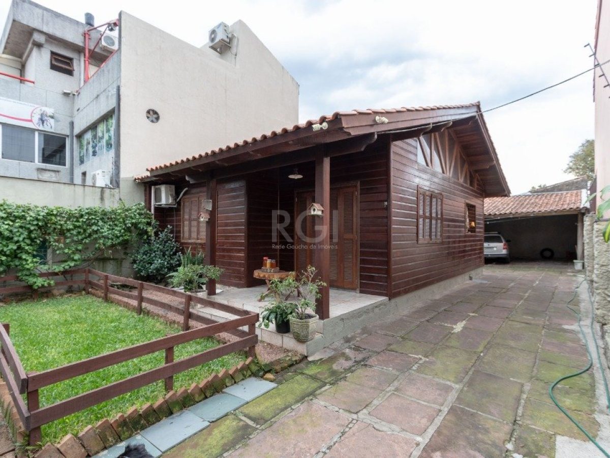 Casa à venda com 54m², 2 quartos, 4 vagas no bairro Cristal em Porto Alegre - Foto 1