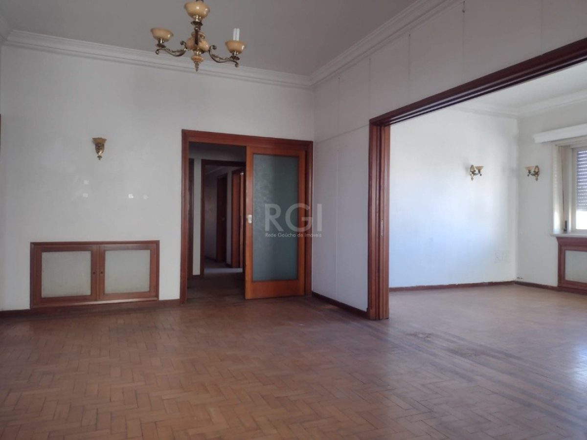 Apartamento à venda com 238m², 3 quartos, 1 suíte, 1 vaga no bairro Floresta em Porto Alegre - Foto 1