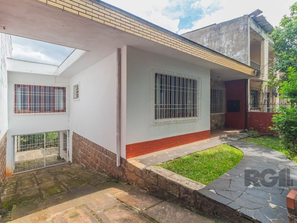 Casa à venda com 106m², 3 quartos, 4 vagas no bairro Jardim Europa em Porto Alegre - Foto 1