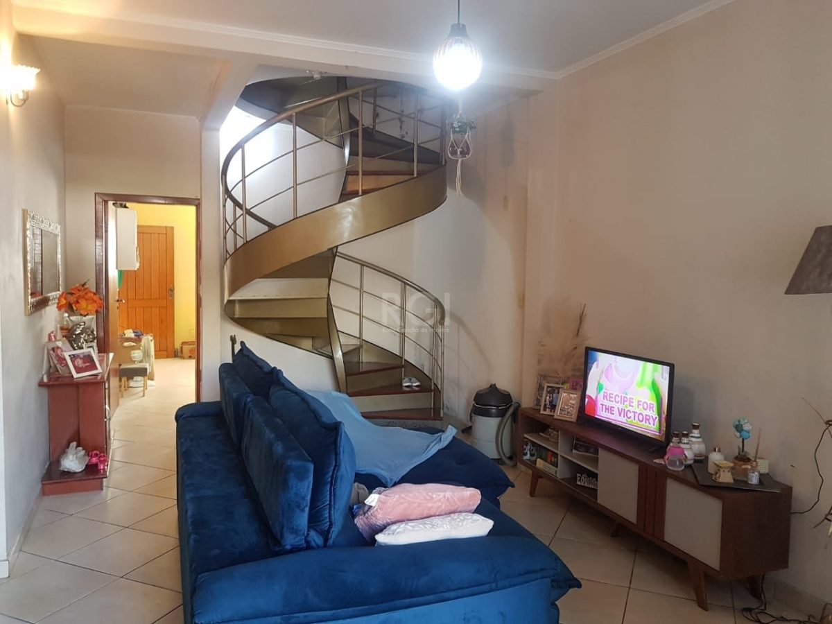 Casa à venda com 300m², 4 quartos, 1 suíte, 2 vagas no bairro Glória em Porto Alegre - Foto 1