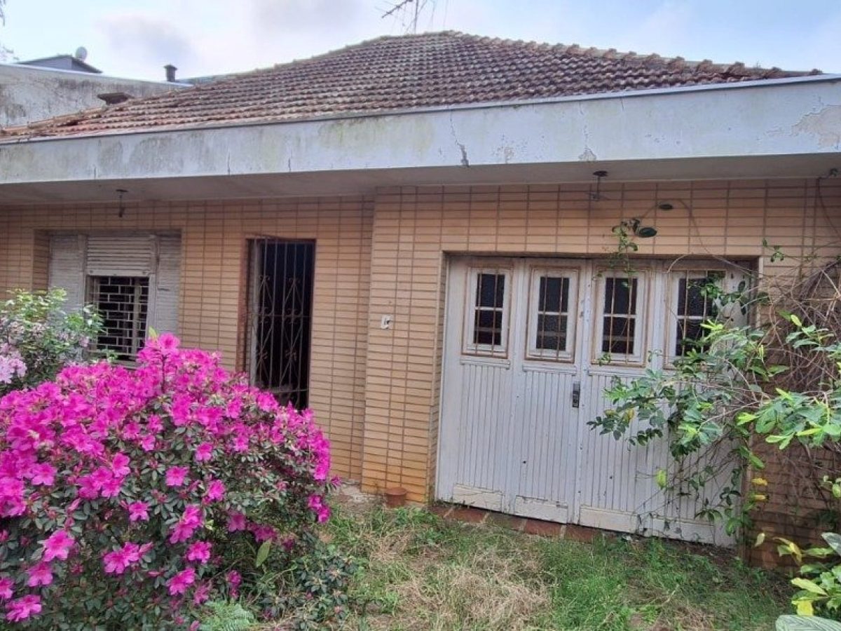 Casa à venda com 211m², 4 quartos, 2 vagas no bairro Jardim do Salso em Porto Alegre - Foto 1