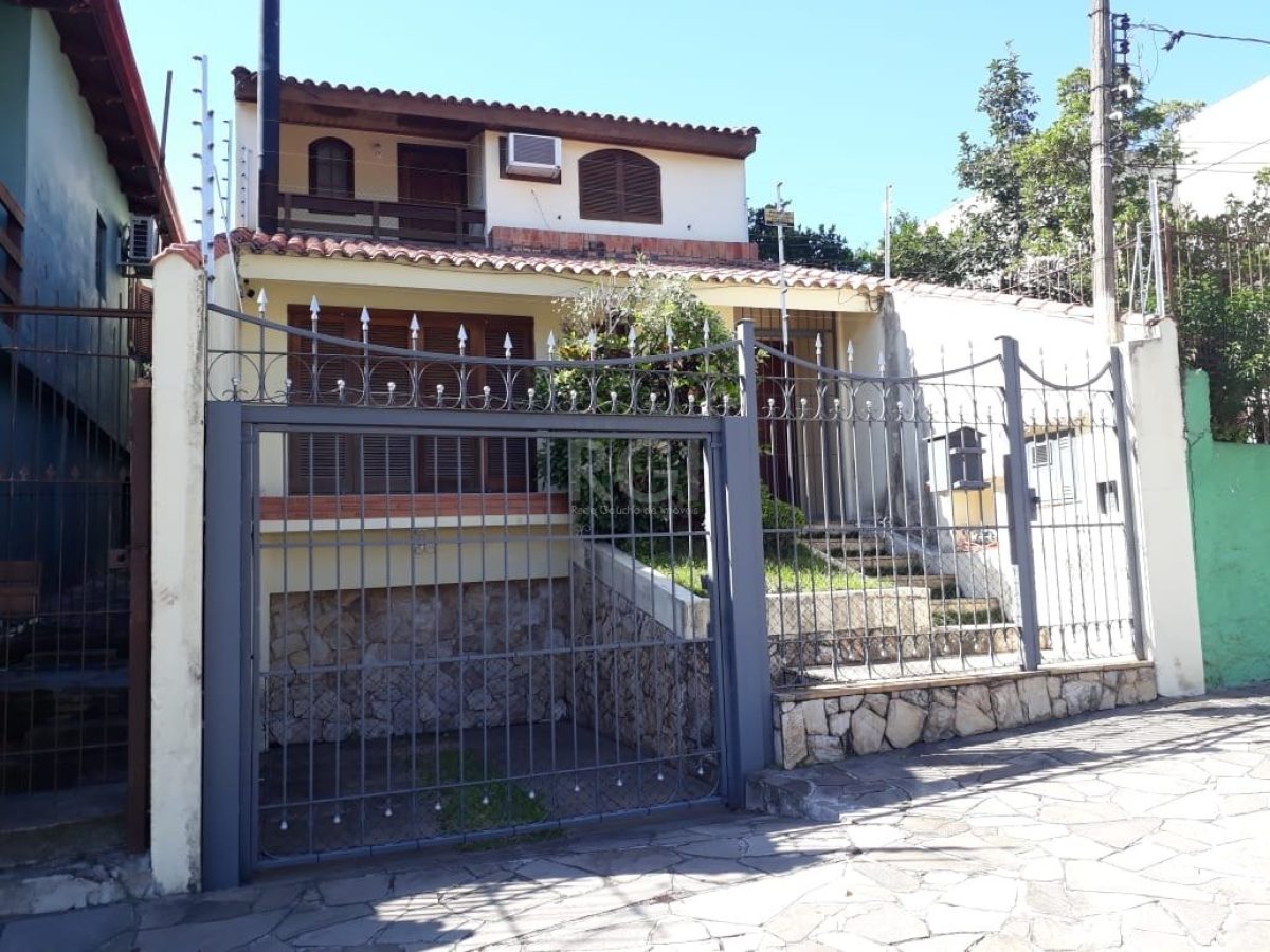 Casa à venda com 184m², 3 quartos, 1 suíte, 1 vaga no bairro Santo Antônio em Porto Alegre - Foto 1