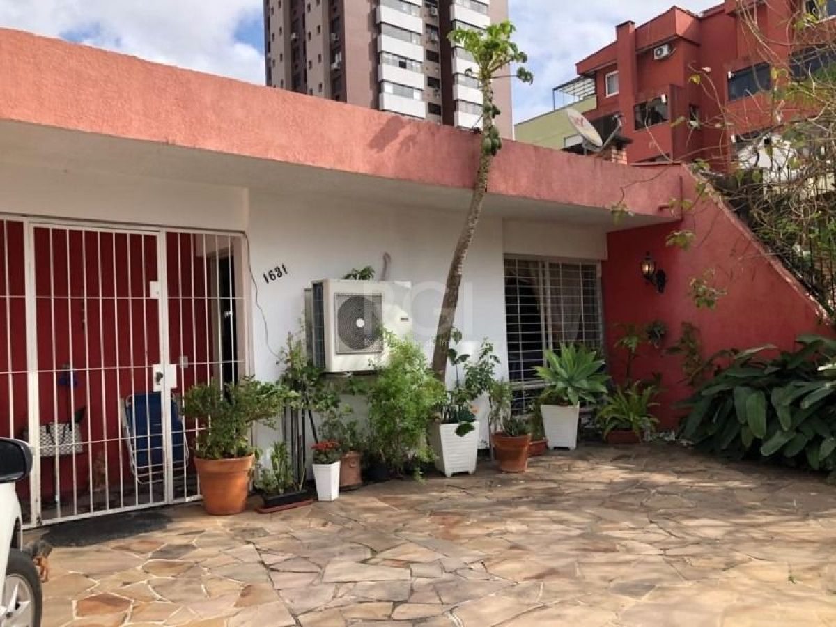 Casa à venda com 200m², 3 quartos, 1 suíte, 2 vagas no bairro Chácara das Pedras em Porto Alegre - Foto 1