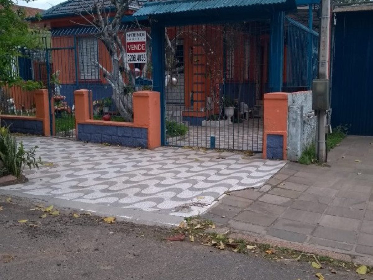 Casa à venda com 170m², 3 quartos, 3 vagas no bairro Floresta em Porto Alegre - Foto 1