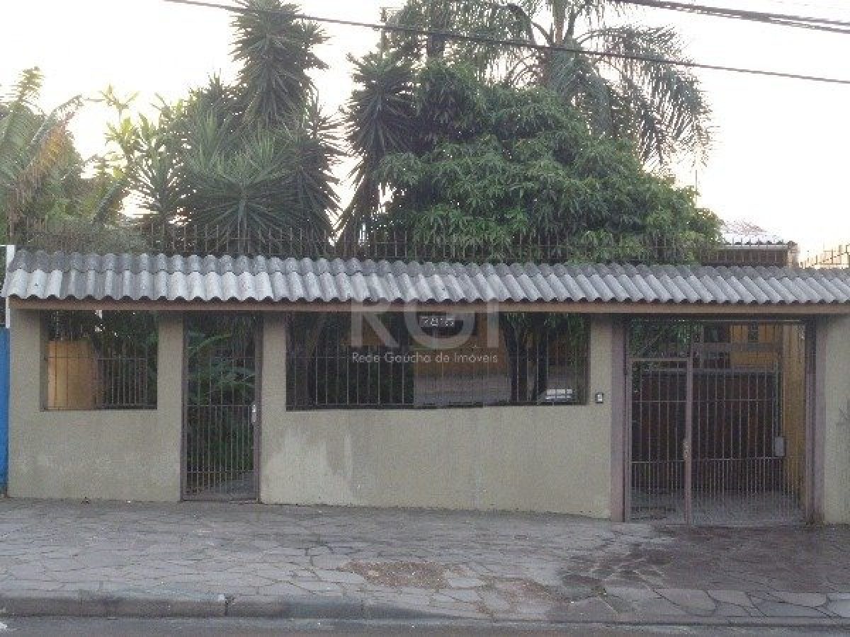 Casa à venda com 212m², 3 quartos, 1 suíte, 4 vagas no bairro Protásio Alves em Porto Alegre - Foto 1