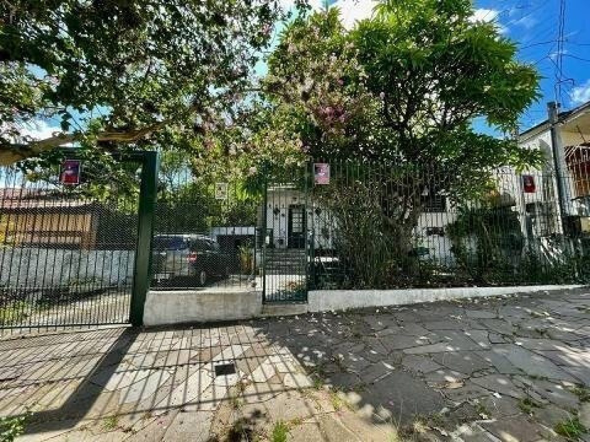 Casa à venda com 250m², 2 quartos, 1 suíte, 2 vagas no bairro Partenon em Porto Alegre - Foto 1